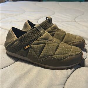 Teva remember slip on shoes men’s 6 women’s 8